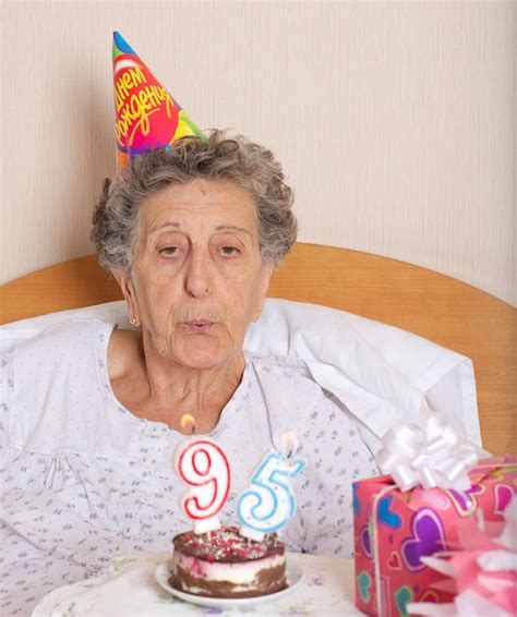 Premium Photo Senior Woman Is Celebration Her 95th Birthday In