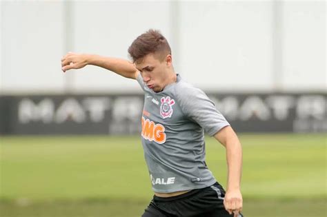 Lucas Piton Passa Por Cirurgia E Volta Ao Corinthians Em 6 Semanas