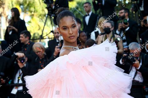 Cindy Bruna Poses Photographers Upon Arrival Editorial Stock Photo