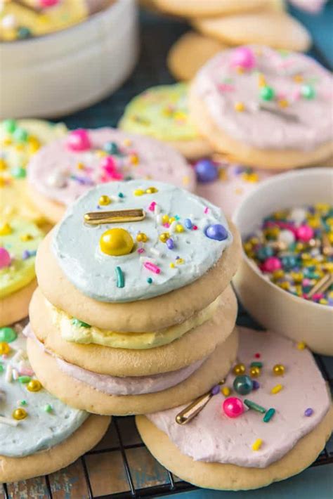 Lofthouse Style Soft Sugar Cookies With Frosting • The Crumby Kitchen