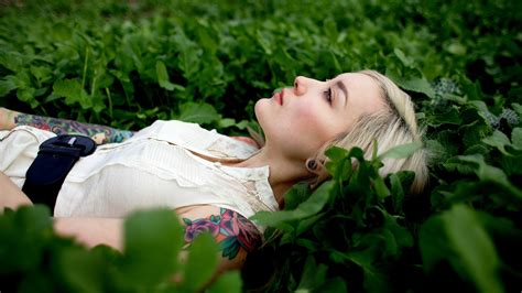 Wallpaper Blonde Girl Rest Green Grass 2560x1600 Hd Picture Image