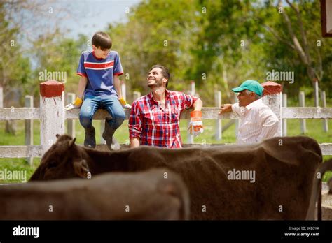 Familia Del Rancho Fotografías E Imágenes De Alta Resolución Alamy