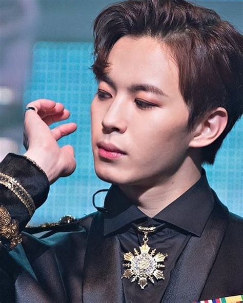 HE S SO HANDSOME HONGBIN OPPA 이홍빈 엔 레오 켄 라비 홍빈 혁 빅스 별빛 N LEO