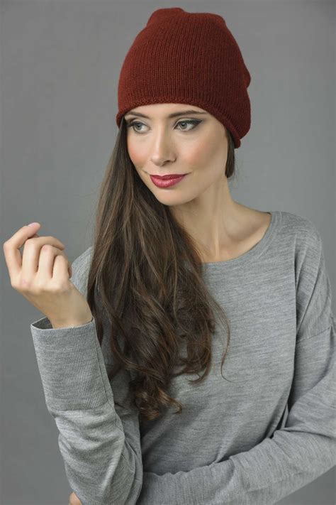 Pure Cashmere Plain Knitted Slouchy Beanie Hat In Bordeaux Italy In