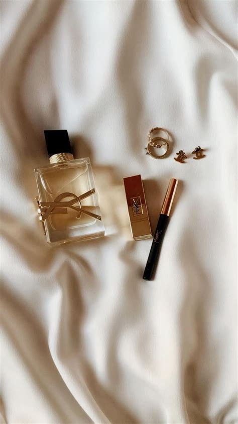 Pin By Beyzaayilmazz On Sizin Pinleriniz Perfume Perfume Lover