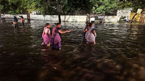 Gujarat weather waterlogging vehicular traffic Navsari heavy rainfall ...