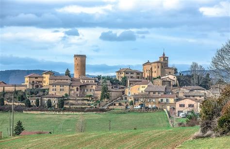 LE BEAUJOLAIS Oingt village médiéval des Pierres Dorées Château de