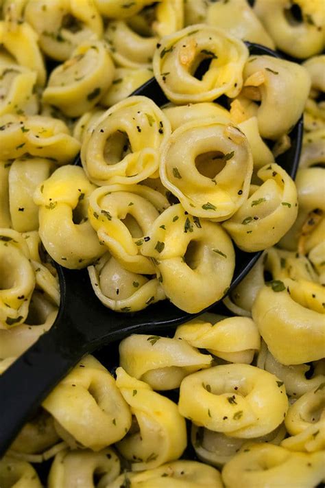 Cheese Tortellini with Garlic Butter Sauce (One Pot) | One Pot Recipes