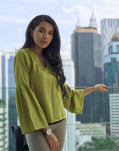 Muat Naik Gambar Tampil Daring Amelia Henderson Buat Para Lelaki