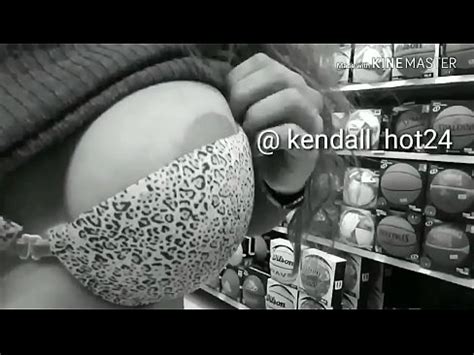 Latina Tetona Muestra Las Tetas En Publico XVIDEOS