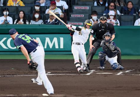 【阪神】中野拓夢31試合目で二塁初失策となる悪送球 遊撃からコンバートの今季は好守連発も プロ野球写真ニュース 日刊スポーツ