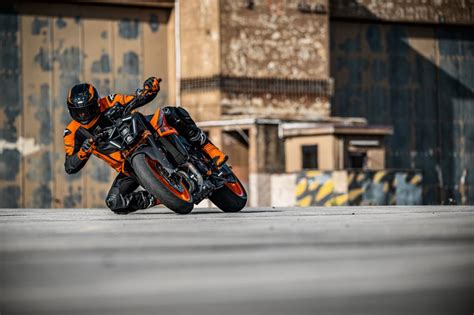 Nueva KTM 990 DUKE la mejor opción en motos Naked deportivas de 1000