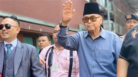 Pimpinan Al Zaytun Panji Gumilang Jalani Sidang Perdana Hari Ini Di