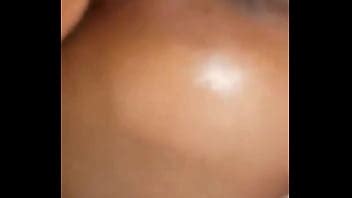 Chupándole el coño antes de darle la polla larga XVIDEOS