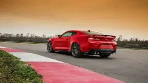 La Chevrolet Camaro ZL1 supera i 320 km h in un test di velocità Cavauto