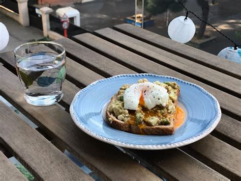 Selbst Gemachter Toast Mit Fried Egg Zum Das Fr Hst Ck Essfertig