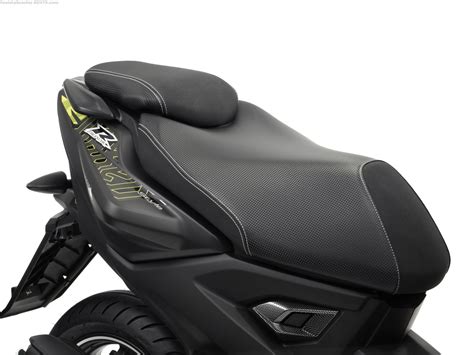 Revista Scooter Nuevos Yamaha Aerox R 50 Y Aerox Naked R 50 2013