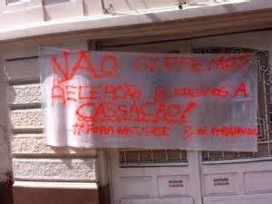 G Após declaração de deputado grupo faz beijaço gay em sede de partido notícias em Rio