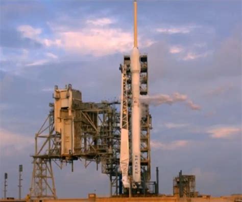 Spacex Launches U S Spy Satellite Falcon 9 First Stage Returns