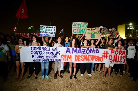 Veja imagens do ato da greve mundial pelo clima em Brasília