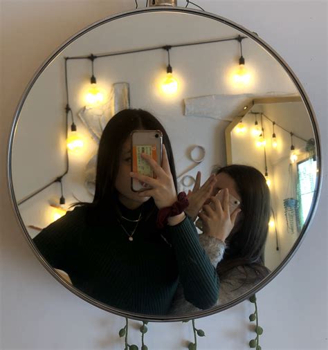 Cute Mirror Selfie Foto Sahabat Sahabat