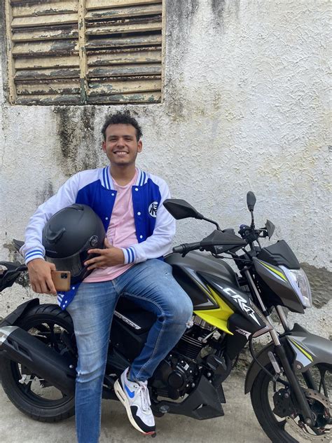 Brayan Sarmiento on Twitter Hola me compré una moto probablemente