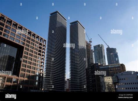 New High Rise Apartment Buildings At The Heart Of Canary Wharf