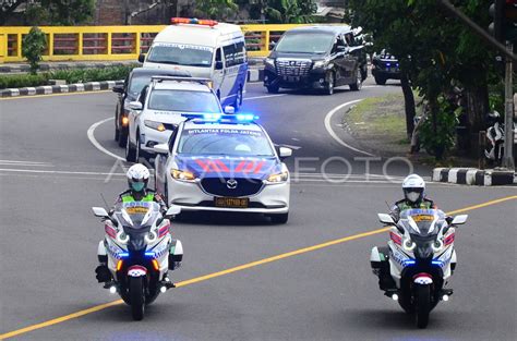 Iring Iringan Mobil Jenazah Ibunda Presiden Jokowi Antara Foto