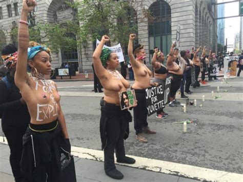 Mulheres Fazem Topless Em Protesto Contra Viol Ncia Policial Revista