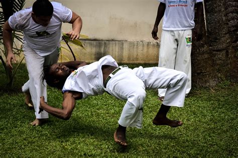 Capoeira Raízes do Brasil