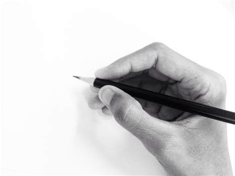 The Right Way To Hold A Pencil For Drawing