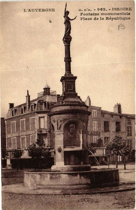 L Auvergne Issoire Fontaine Monumentale Place De La Republique