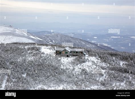 Appalachian Trail Greenleaf Hut from Greenleaf Trail during the winter ...