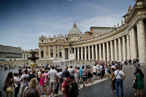 Cuadrado De San Pedro Vatican Foto Editorial Imagen De Turista