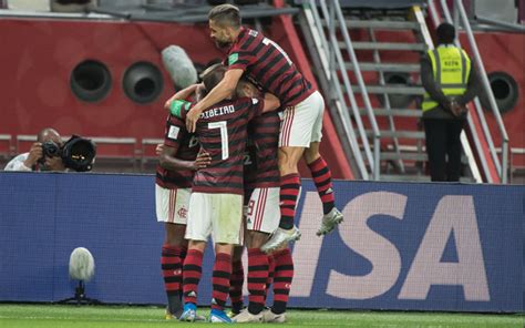 Flamengo emplaca quatro jogadores na seleção da década do Brasileirão