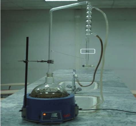 Hydrodistillation apparatus used for the extraction of essential oils ...