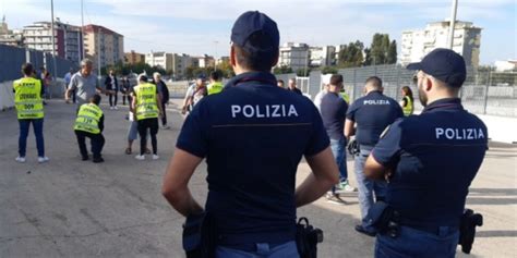 Disordini In Crotone Catanzaro Daspo Di Due Anni Per Un Enne