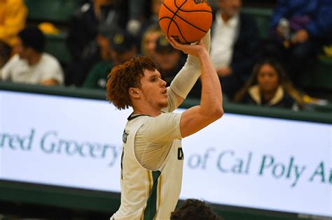 Men's Basketball wins fourth straight in 72-49 victory over Portland ...