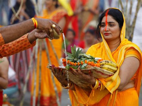 When Is Chhath Puja 2023 History Rituals Sunrise And Sunset Timing And Thekua Recipe News18