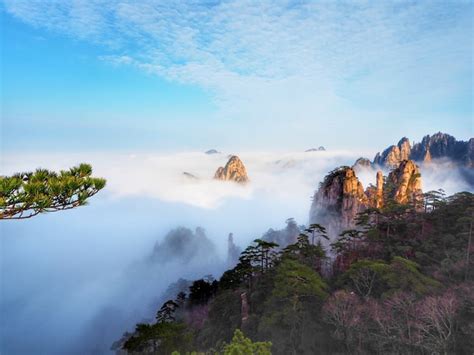 Mar Bonito Do Cen Rio Da N Voa Na Montanha De Huangshan Na Prov Ncia De