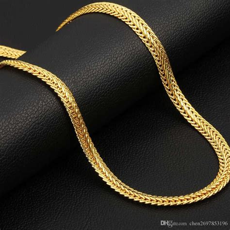 Download Luscious Gold Chains That Shine Brilliantly Wallpaper