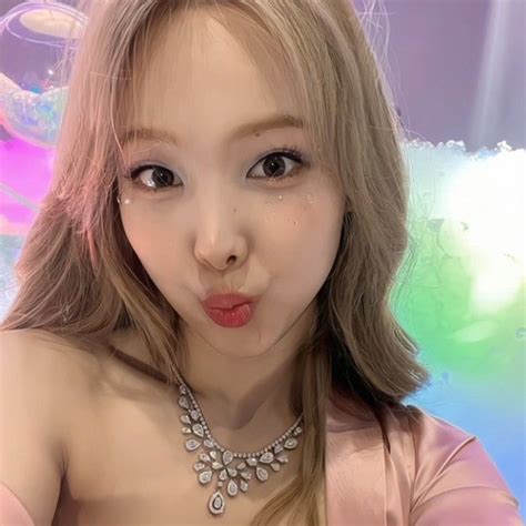 Nayeon Selca Icons Nayeon Twice Chain Necklace Nose Ring Girl