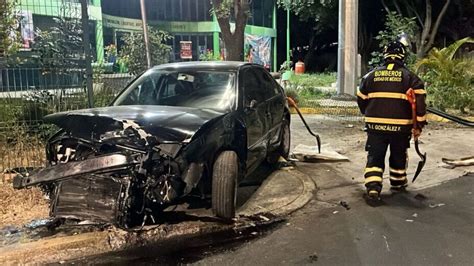 Cdmx Fuerte Accidente En Calzada De Tlalpan Y Taxqueña Deja Un Auto