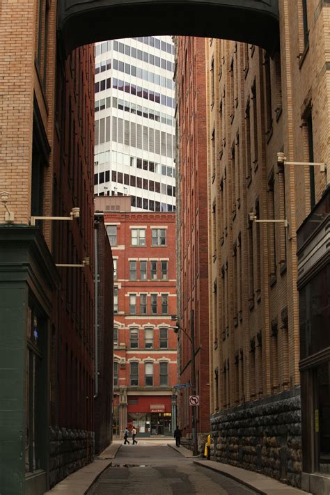 downtown alley – Ruth E. Hendricks Photography