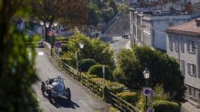 Angoulême un homme tente dincendier la mairie avec de lessence