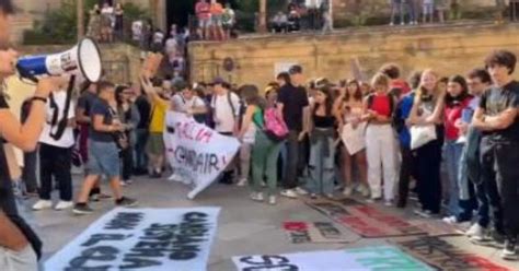 I Giovani Di Fridays For Future In Piazza