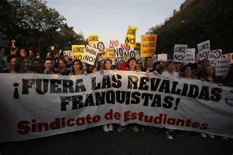 De Octubre Huelga De Estudiantes Contra Las Rev Lidas En Im Genes