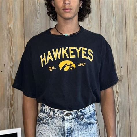 Vintage Iowa Hawkeye Shirt! Size XL! 🌼🖤 Model is... - Depop