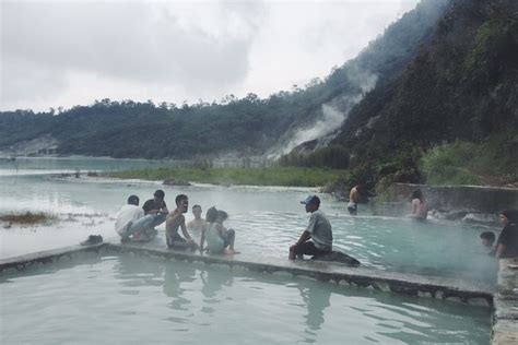 6 Tempat Pemandian Air Panas Favorit Di Jawa Barat