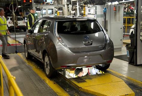 Nissan Sunderland Plant Starts Production of Leaf EV [Video ...